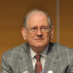 Robert  E. Kahn